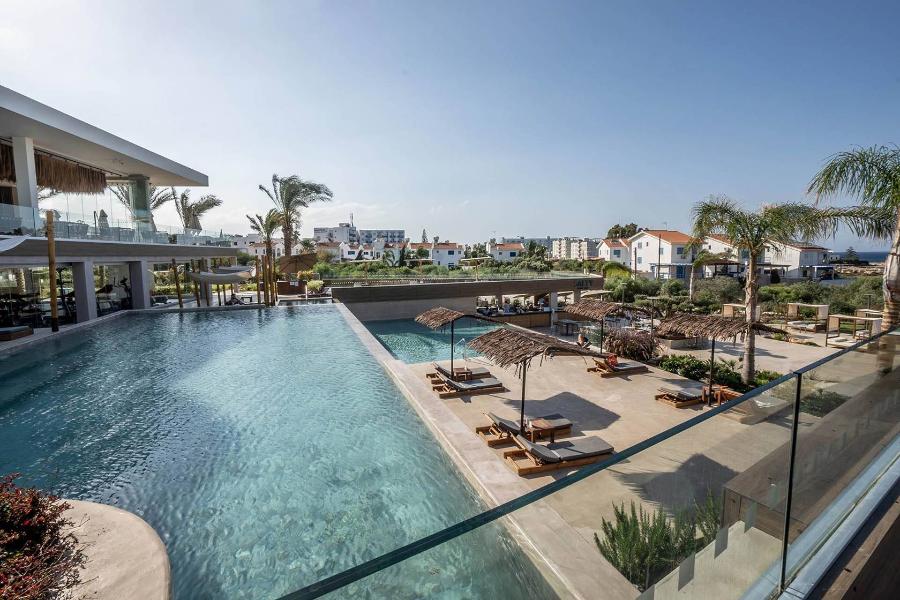 cavo-zoe-seaside-hotel-pool-9_09-10-2024-151953