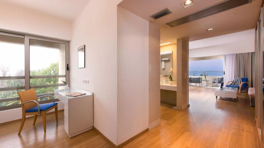 Grand suite pogled more